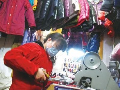 羽绒服价格持续走高 羽绒服翻新加工受热捧-世界服装鞋帽网-行业门户.全国十佳电子商业行业门户网站